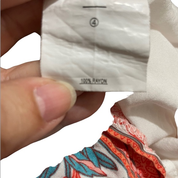 Saints +secrets romper floral half button front. Rayon size us 4 Small. - Picture 11 of 11